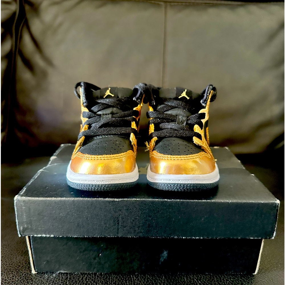 Toddler Jordan 1s size 5c